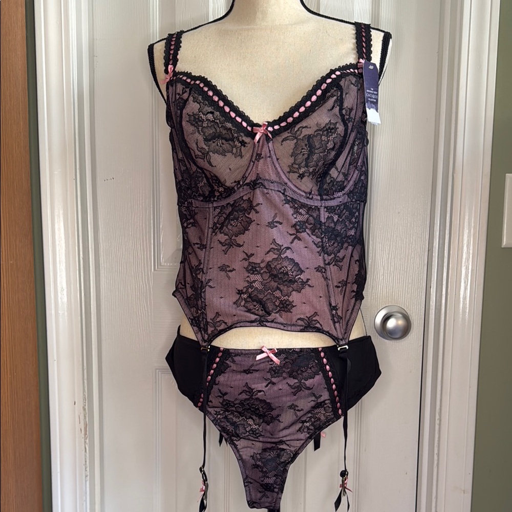 Elegant Black and Pink Lace Lingerie Set